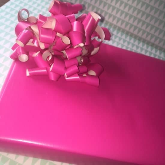 wrapping paper bow