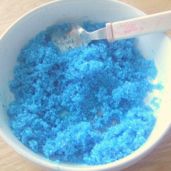 Making coloured sugar