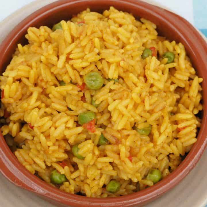 Homemade Nandos Spicy Rice - an amazing fakeaway recipe for all the family to enjoy. You definitely want to add this to you weekly meal plan....