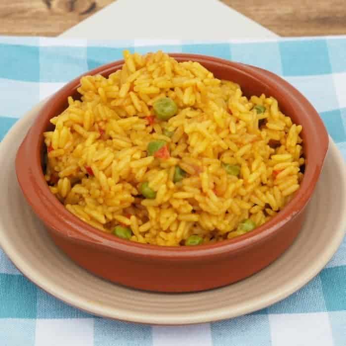 Homemade Nandos Spicy Rice - an amazing fakeaway recipe for all the family to enjoy. You definitely want to add this to you weekly meal plan....
